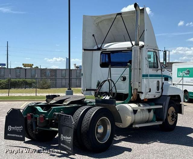 Image of Mack CH612 equipment image 4