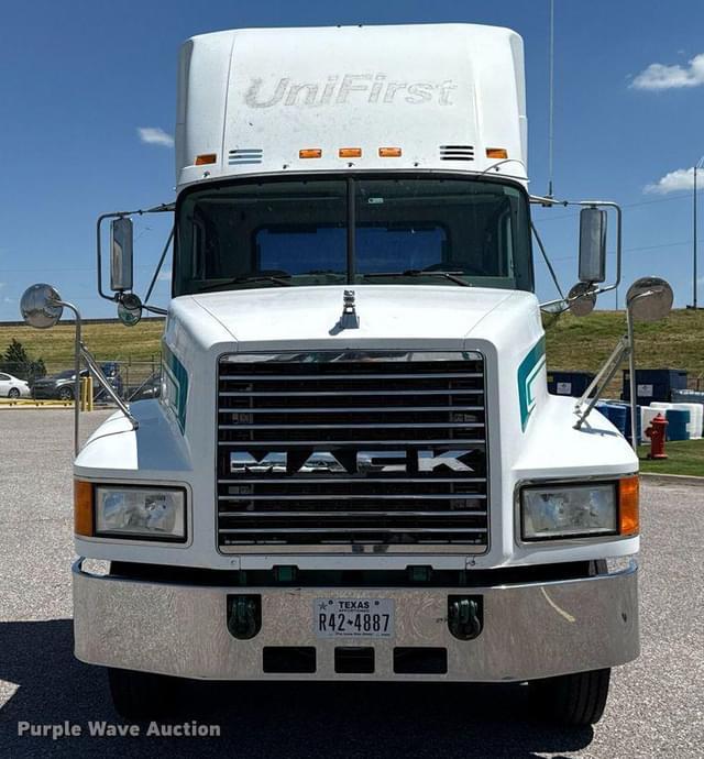 Image of Mack CH612 equipment image 1