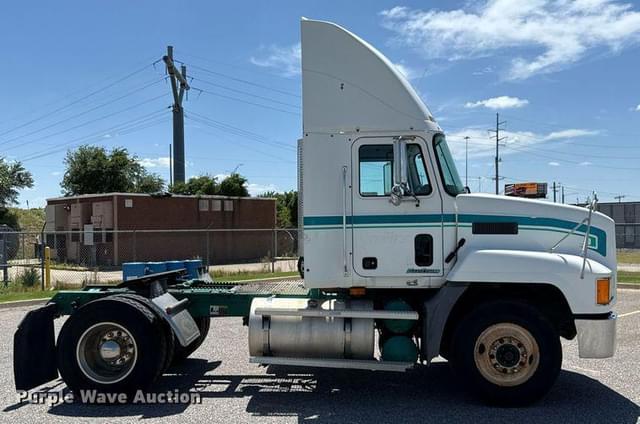 Image of Mack CH612 equipment image 3