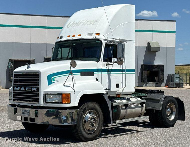 Image of Mack CH612 Primary image