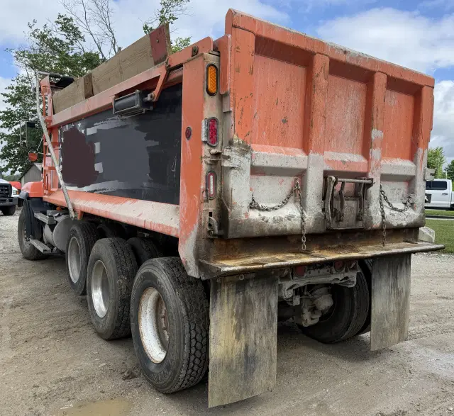 Image of Mack CL713 equipment image 4