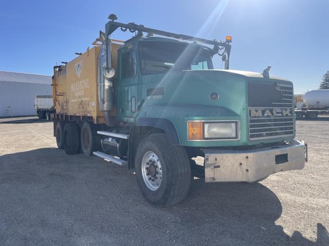 Image of Mack CL713 equipment image 1