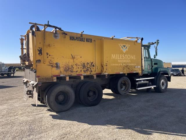 Image of Mack CL713 equipment image 2