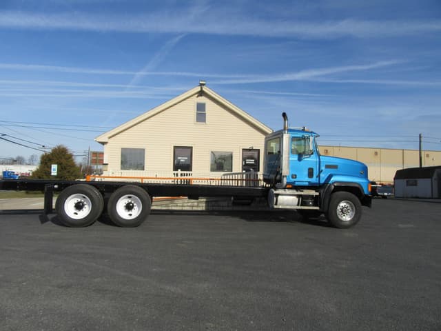 Image of Mack CL713 equipment image 2