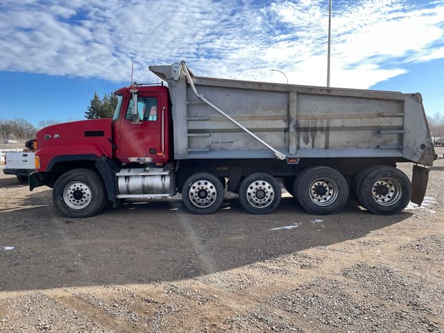 Image of Mack CL713 equipment image 1