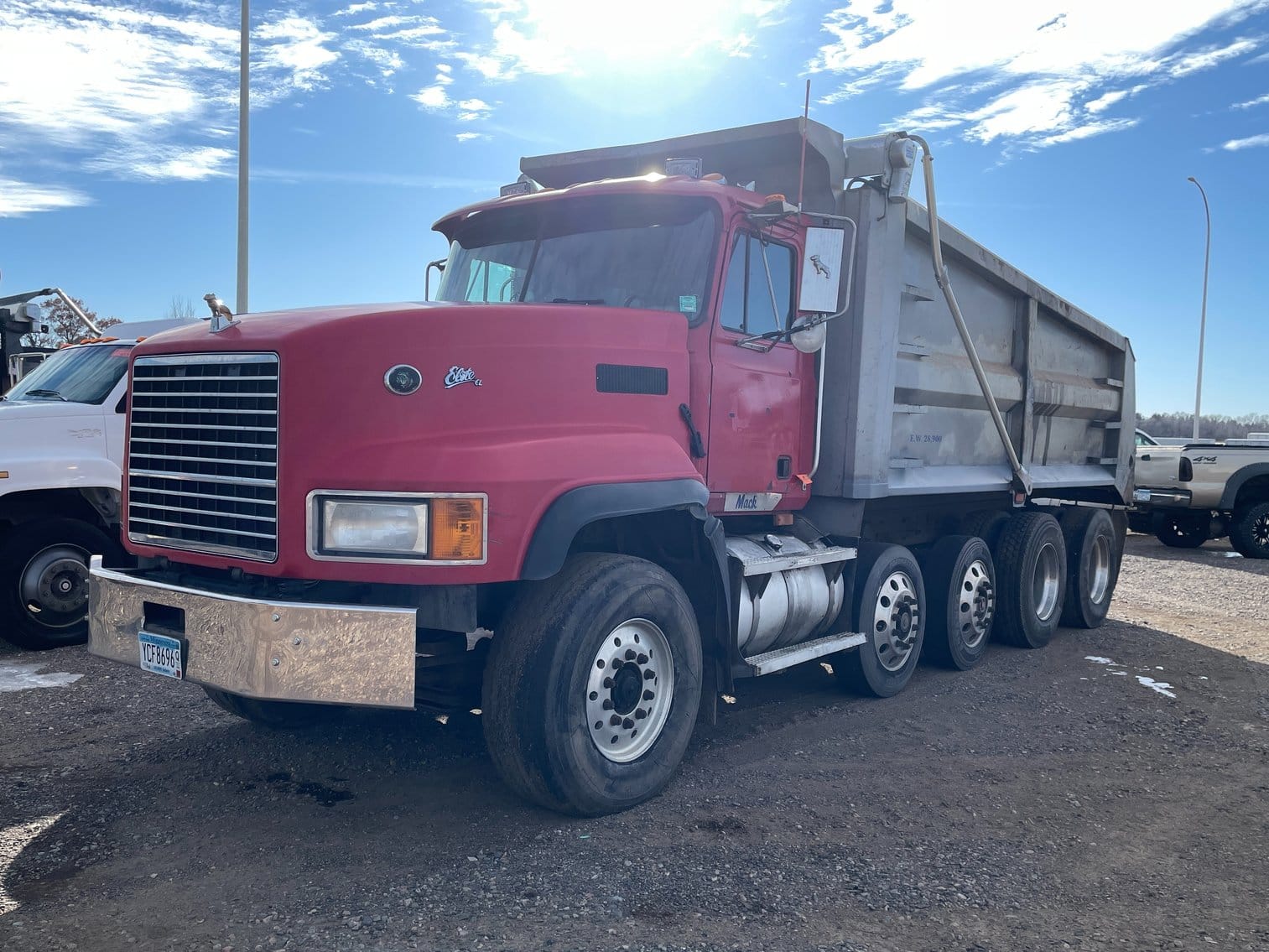 2001 Mack CL713 Equipment Image0