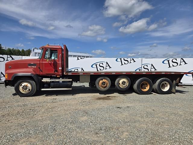 Image of Mack CL713 equipment image 1