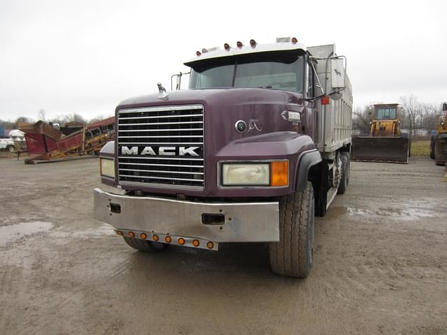 Image of Mack CL713 equipment image 1