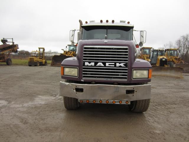 Image of Mack CL713 equipment image 2