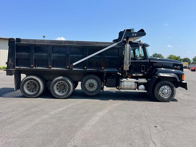 Image of Mack CL713 equipment image 3