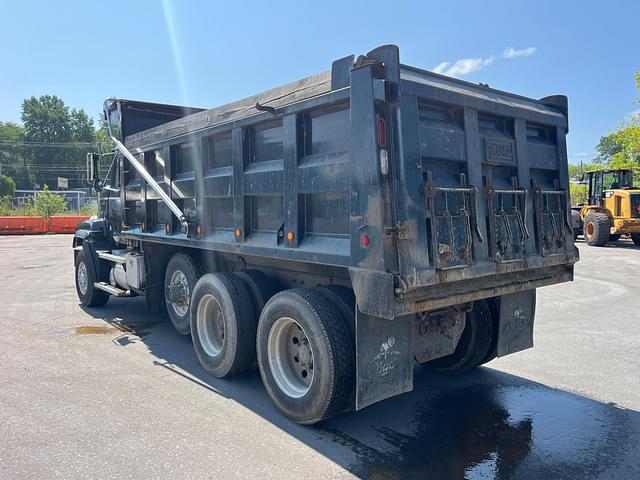 Image of Mack CL713 equipment image 4