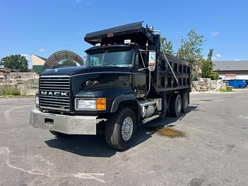 Main image Mack CL713