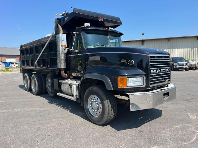 Image of Mack CL713 equipment image 2