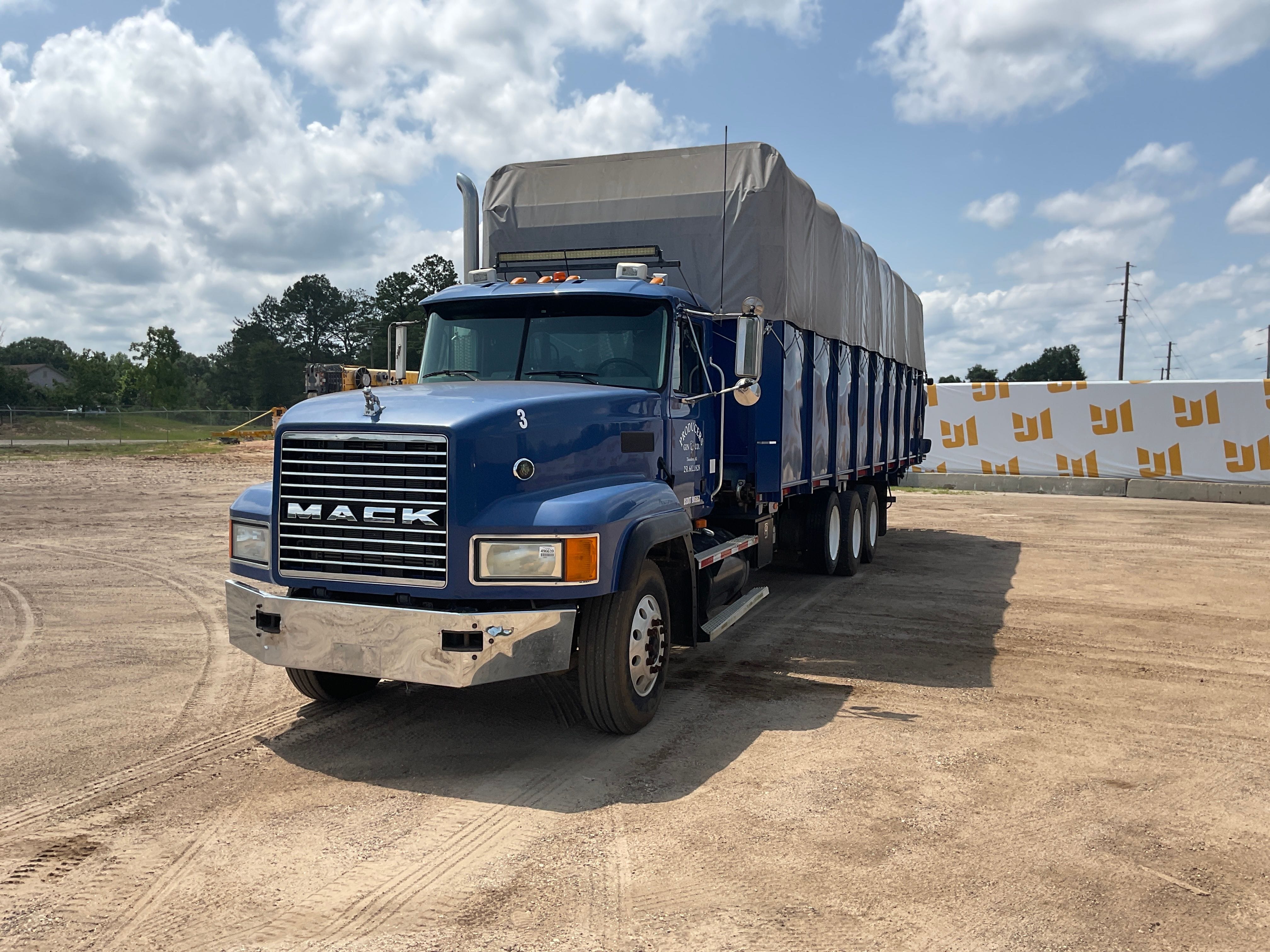 2001 Mack CL713 Equipment Image0