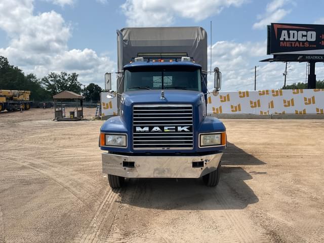 Image of Mack CL713 equipment image 1