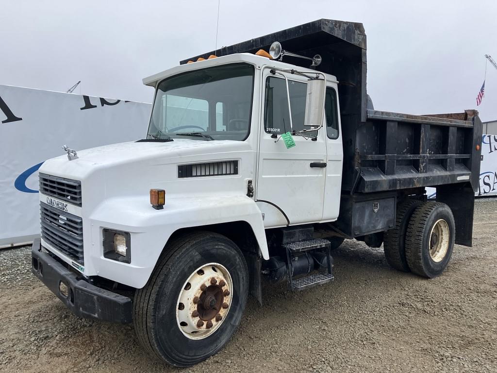 Image of Mack CS300P Primary image