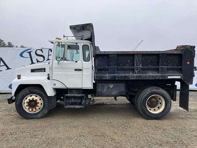 Image of Mack CS300P equipment image 1