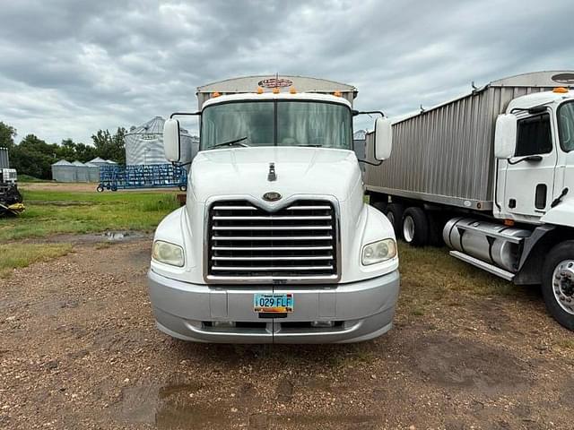 Image of Mack CX600 equipment image 3