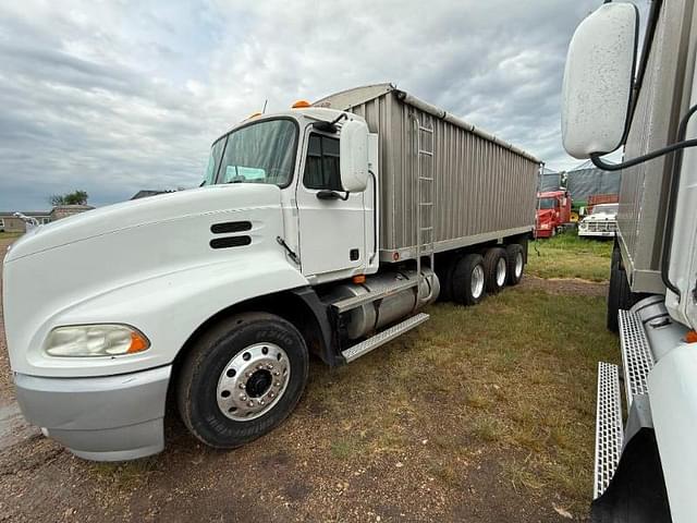 Image of Mack CX600 equipment image 1