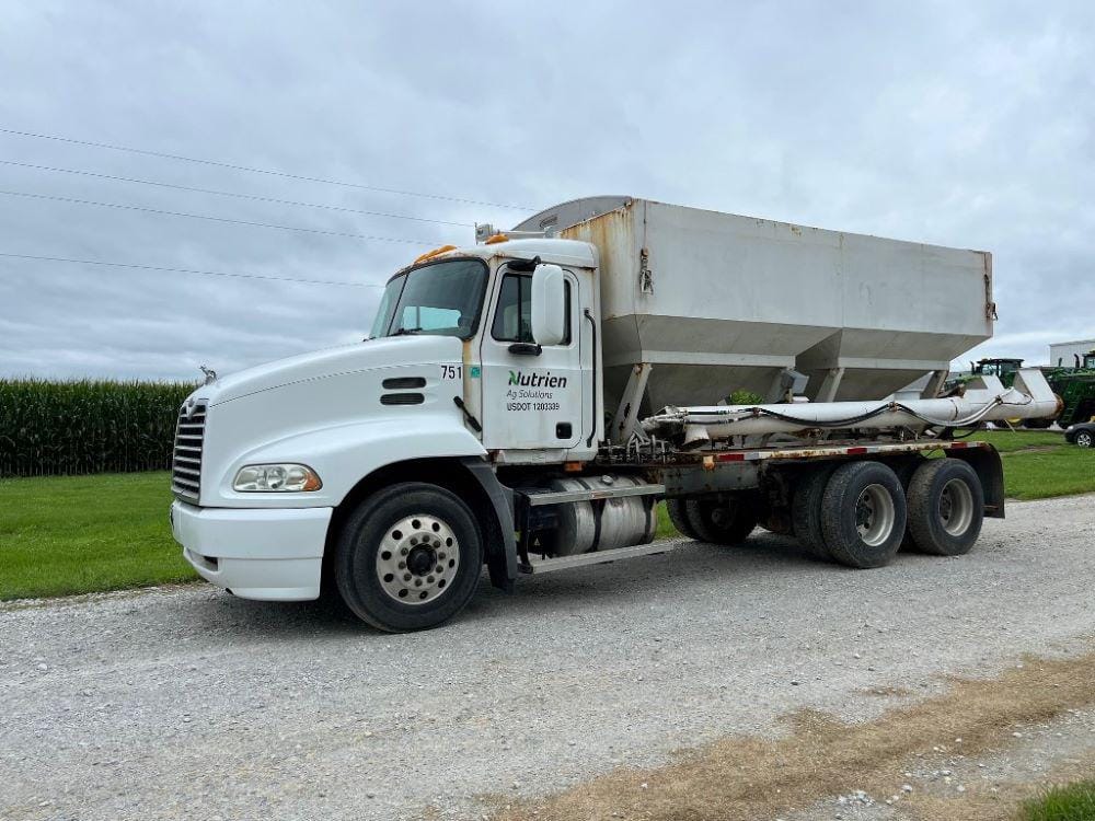 Main image Mack CX613