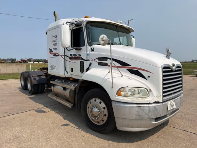Image of Mack CX613 equipment image 2
