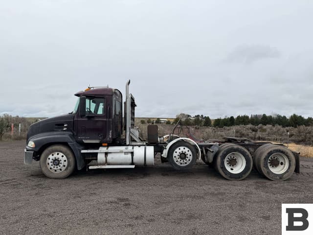 Image of Mack CX613 equipment image 1