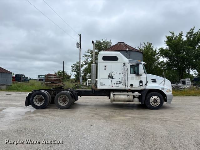 Image of Mack CX613 equipment image 3