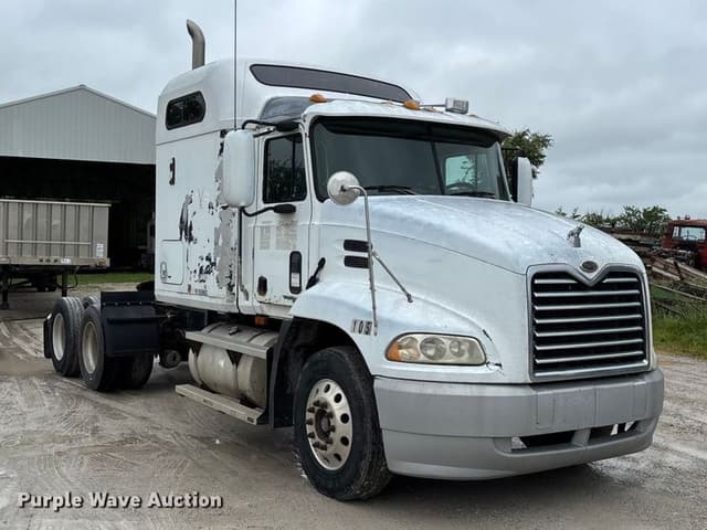 Image of Mack CX613 equipment image 2
