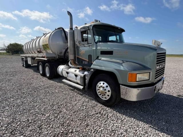 Image of Mack CH613 equipment image 2