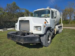 2001 Mack DM690S Image