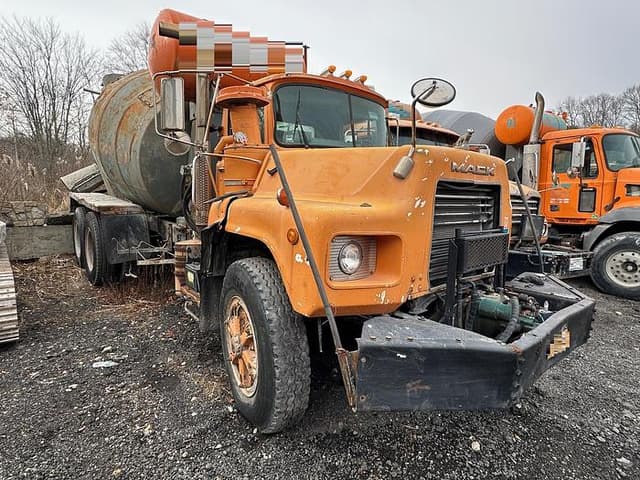 Image of Mack DM690SX equipment image 2