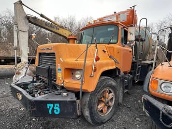 Main image Mack DM690SX