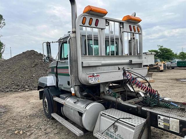Image of Mack E7-640 equipment image 2