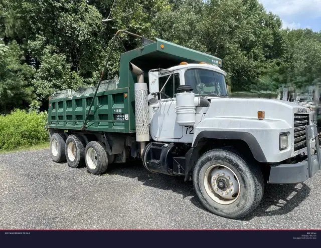 Image of Mack RD690S equipment image 2