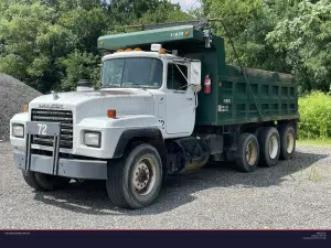 2001 Mack RD690S Image