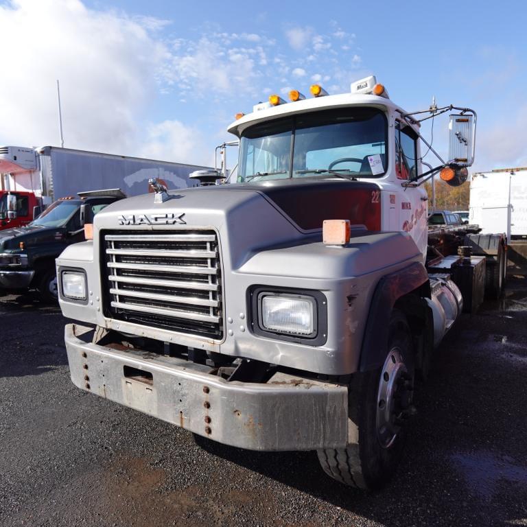 Image of Mack RD688S Primary image