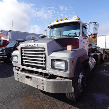 Main image Mack RD688S