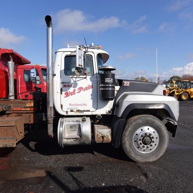 Image of Mack RD688S equipment image 2