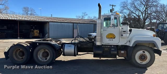 Image of Mack RD equipment image 3