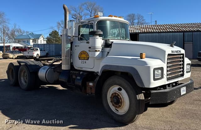 Image of Mack RD equipment image 2