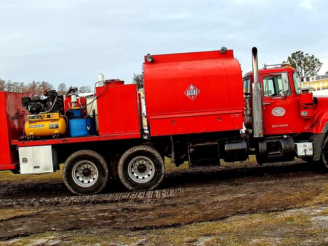 Image of Mack RD equipment image 3