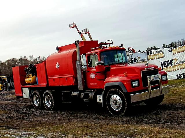 Image of Mack RD equipment image 2