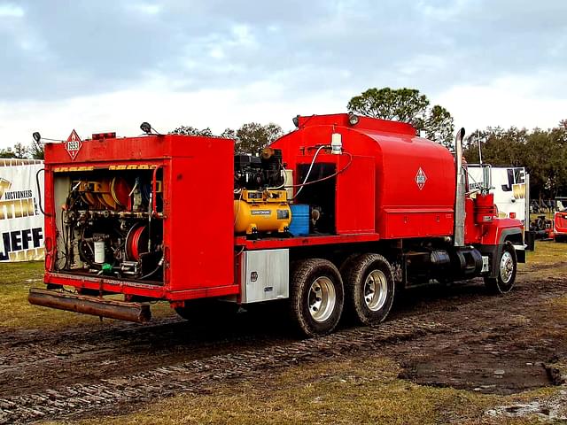 Image of Mack RD equipment image 4