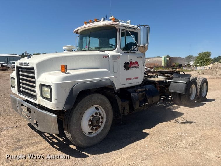 2001 Mack RD688S Equipment Image0