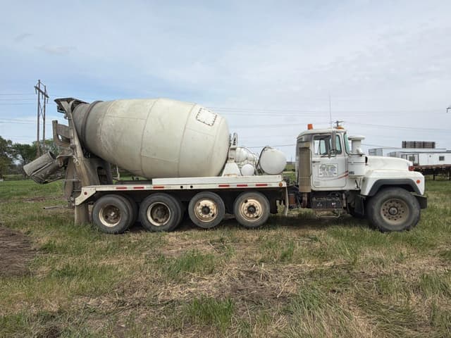 Image of Mack RD688 equipment image 3