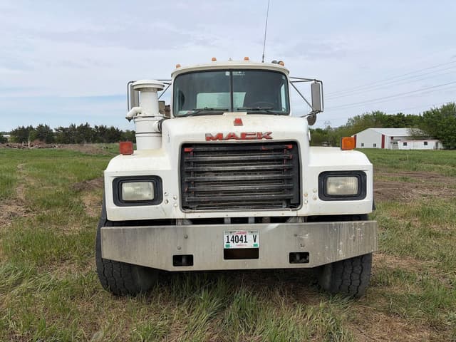 Image of Mack RD688 equipment image 1