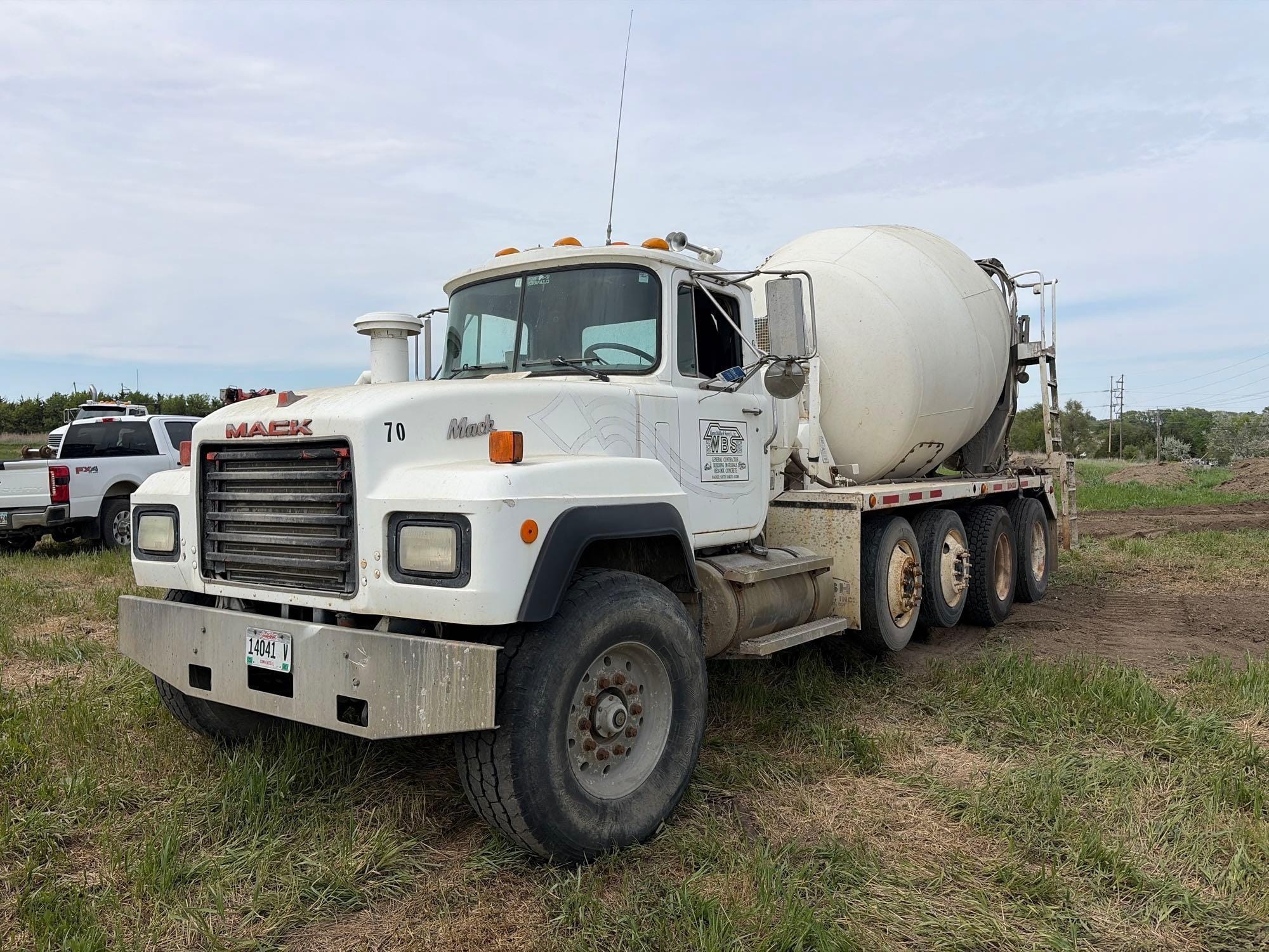 2001 Mack RD688 Equipment Image0