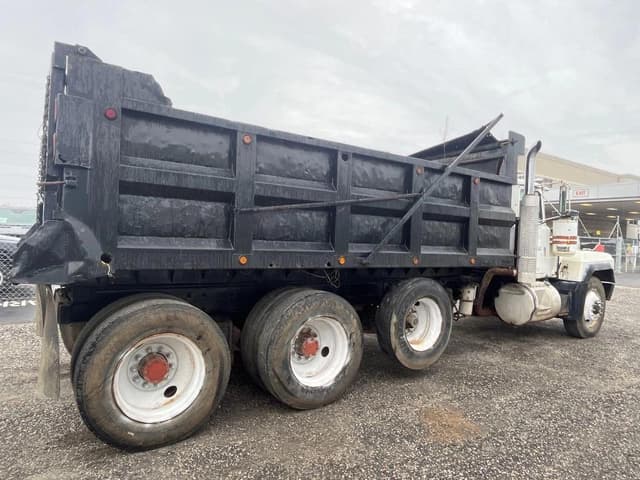 Image of Mack RD688S equipment image 2