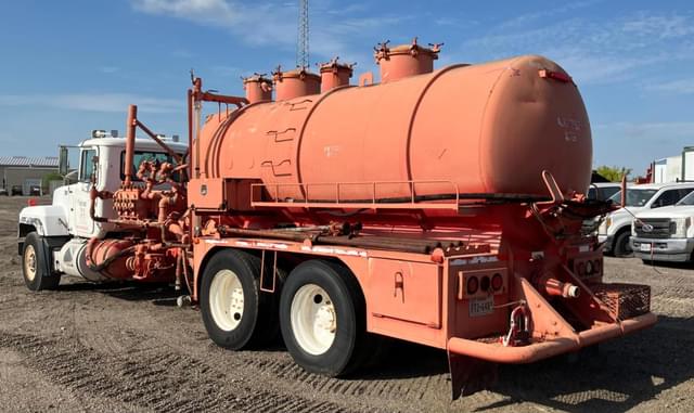 Image of Mack RD688S equipment image 4