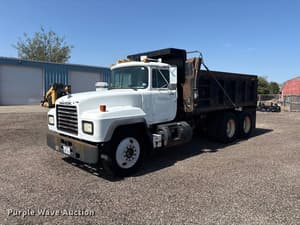 2001 Mack RD688S Image